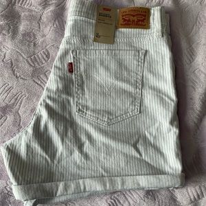 Levi’s Mid-rise shorts